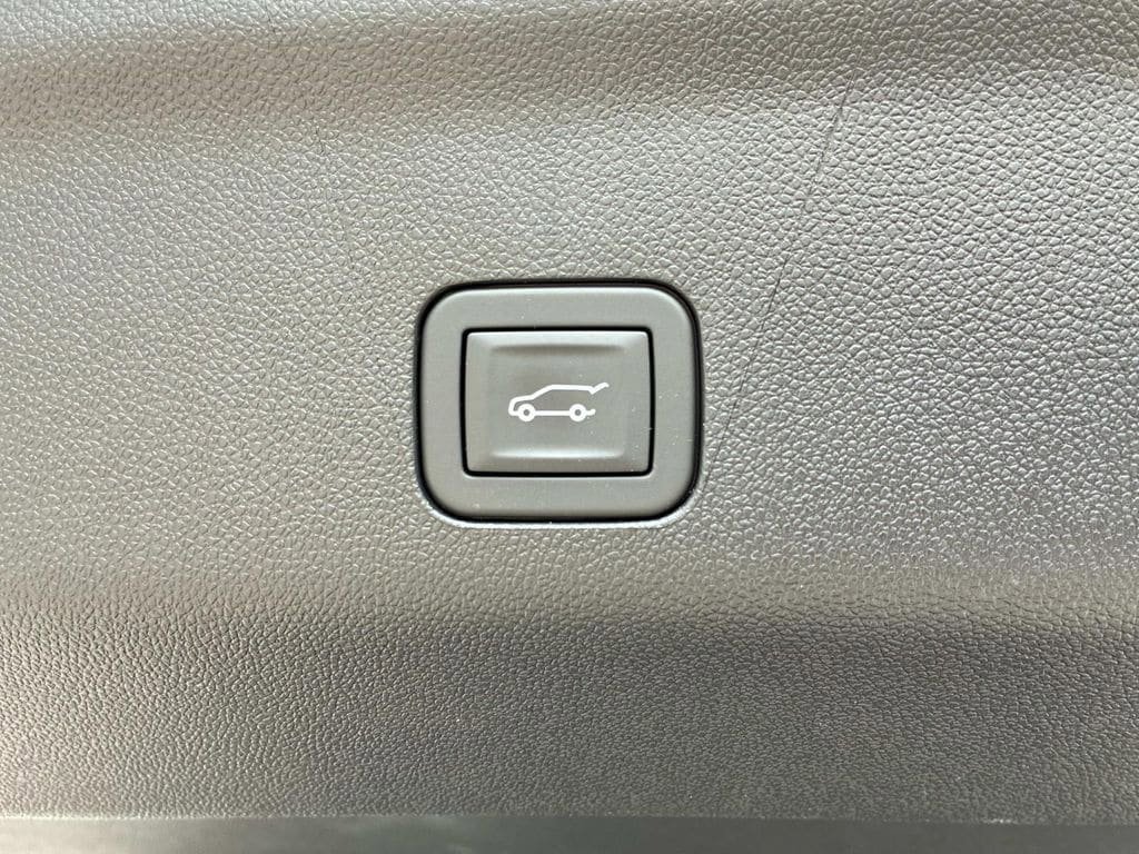 Used 2026 GMC Yukon Elevation w/ Elevation Premium Package AWD/4WD image 14