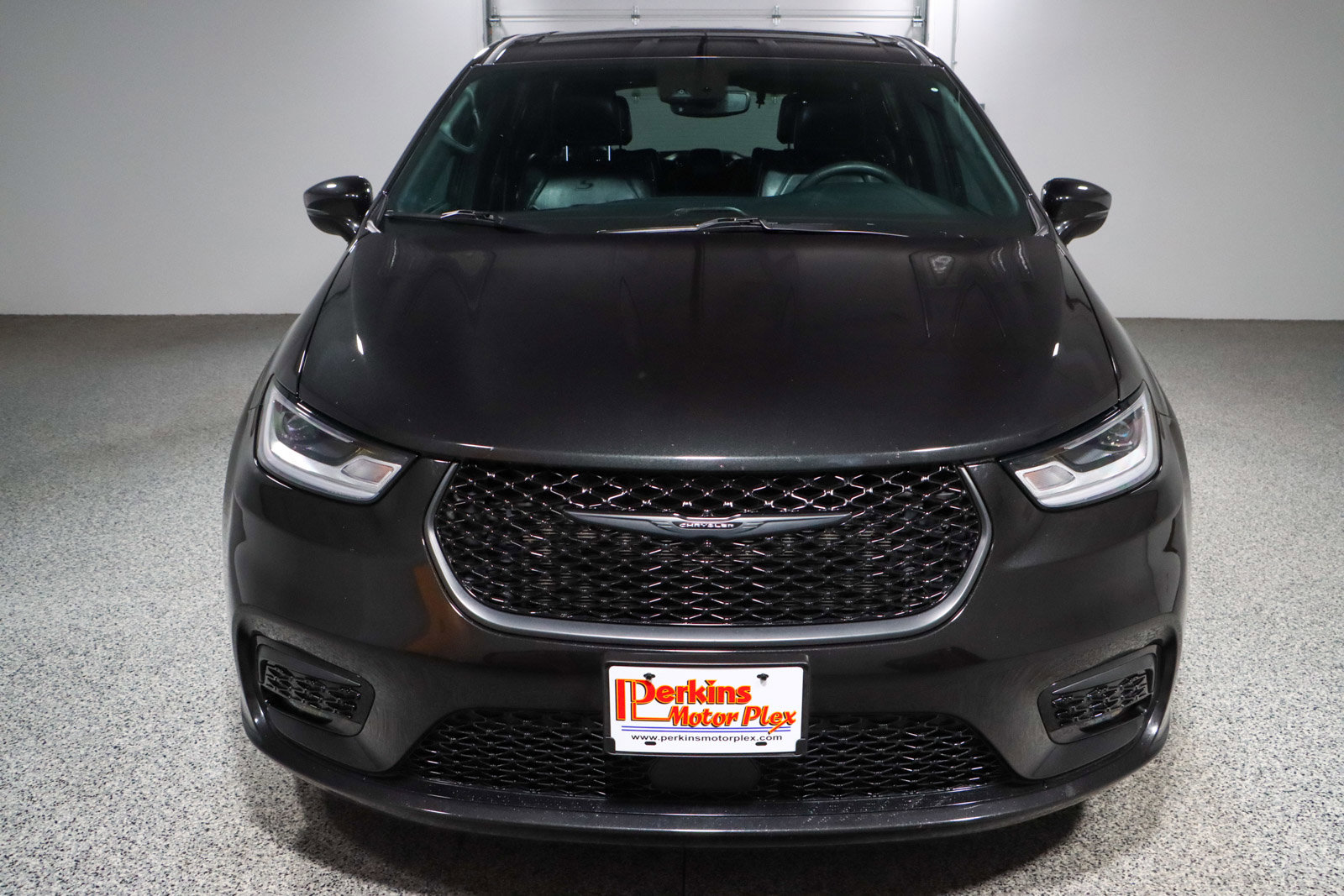 Used 2022 Chrysler Pacifica Touring-L w/ S Appearance Package image 4