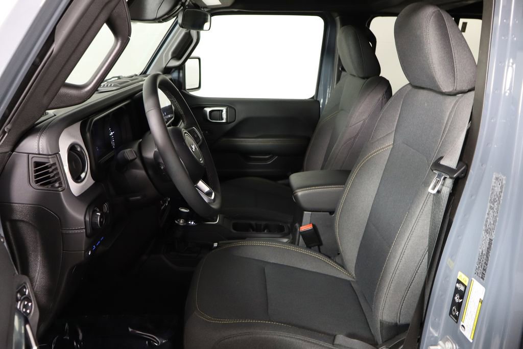 Used 2025 Jeep Wrangler Unlimited Sahara image 16