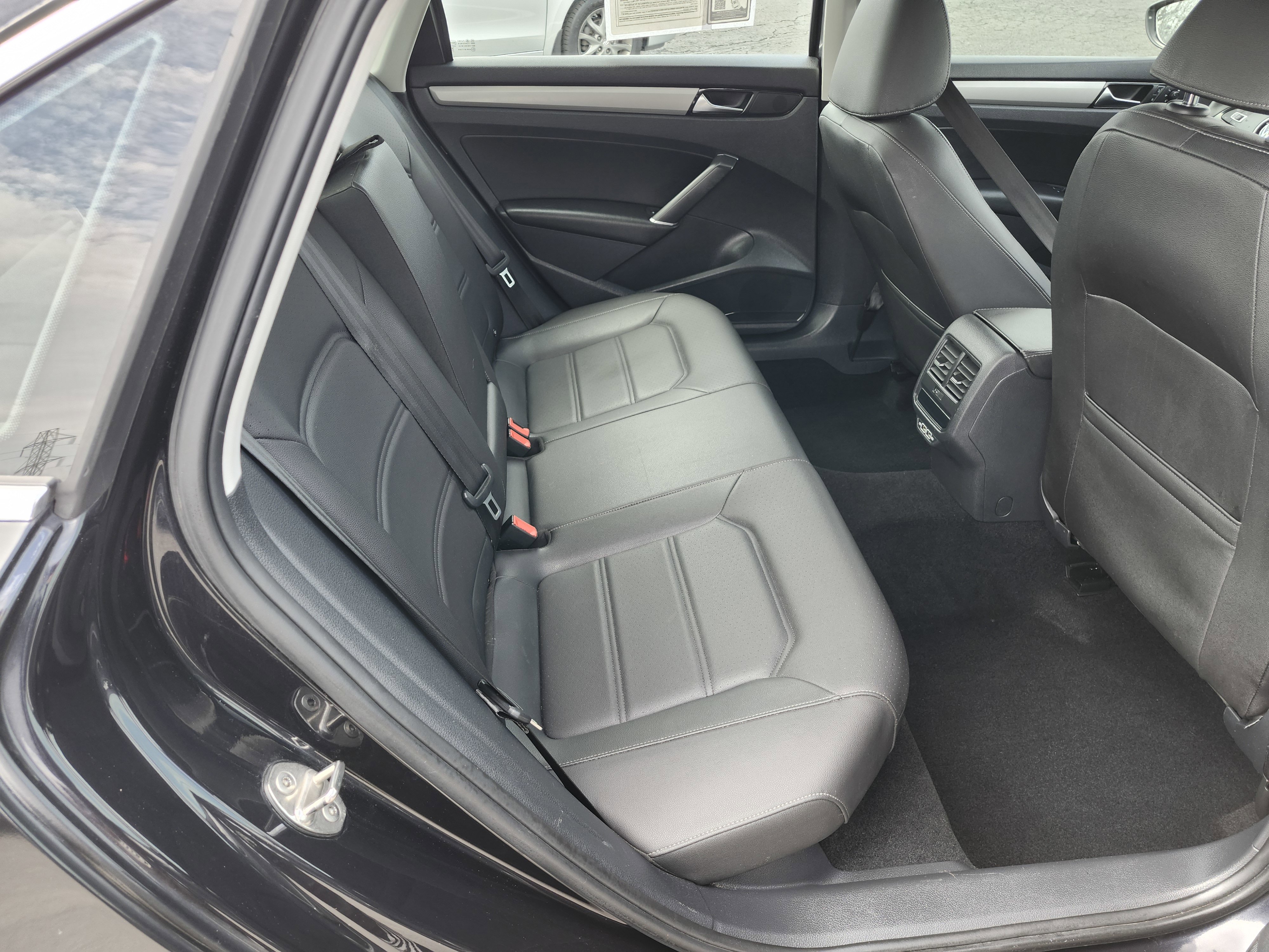 Used 2021 Volkswagen Passat 2.0T SE image 19