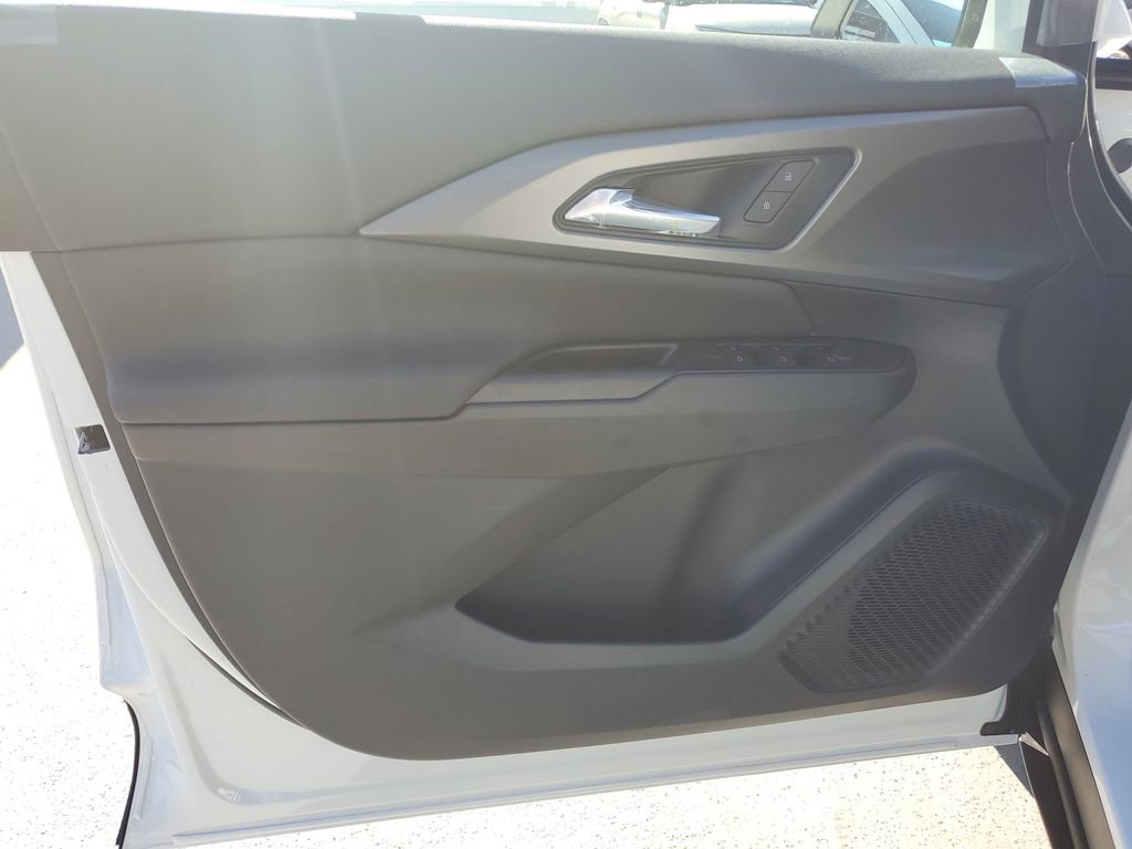 New 2026 Chevrolet Equinox EV LT image 18