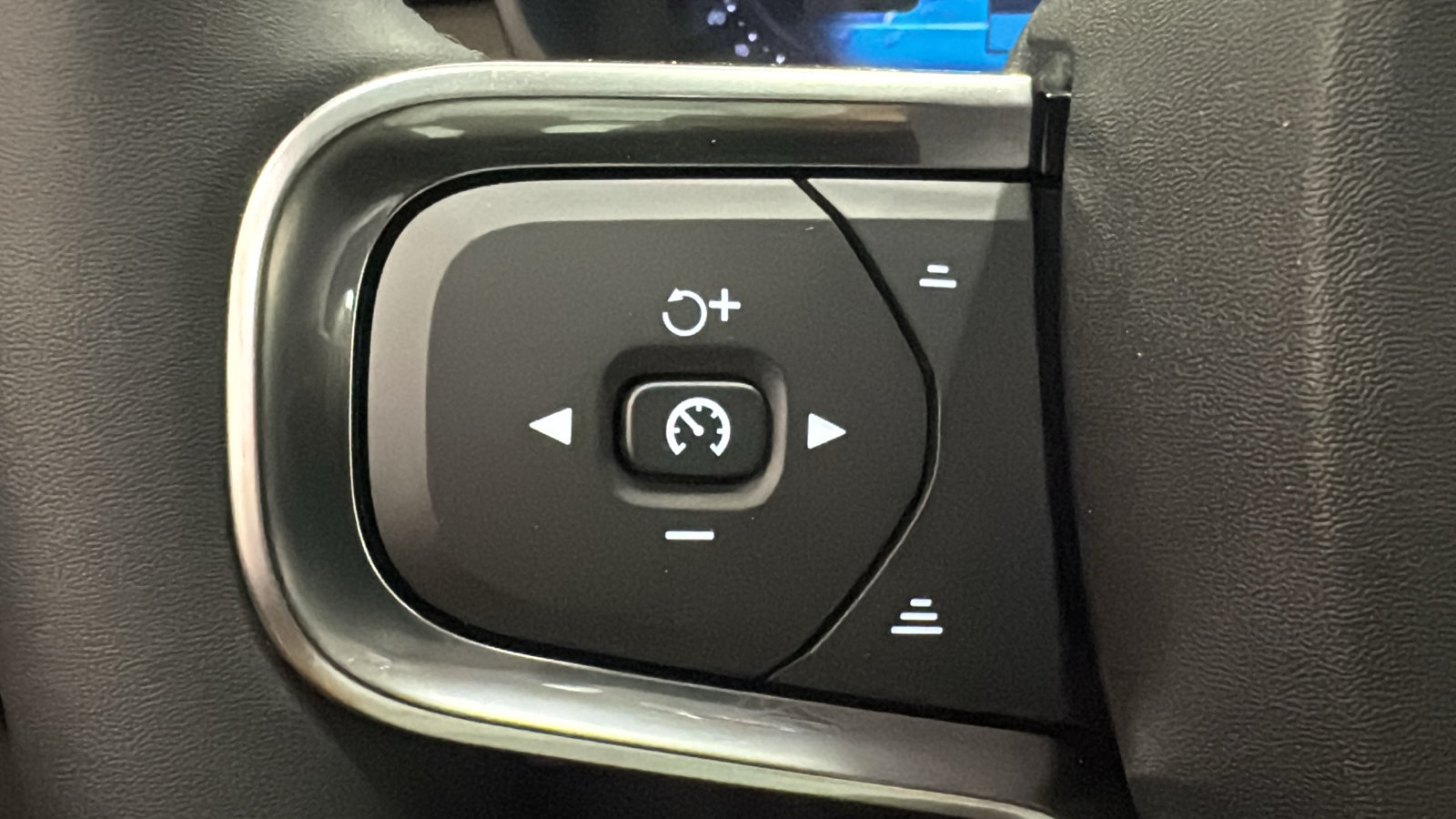 New 2026 Volvo XC40 B5 Ultra w/ Protection Package Premier AWD/4WD image 13