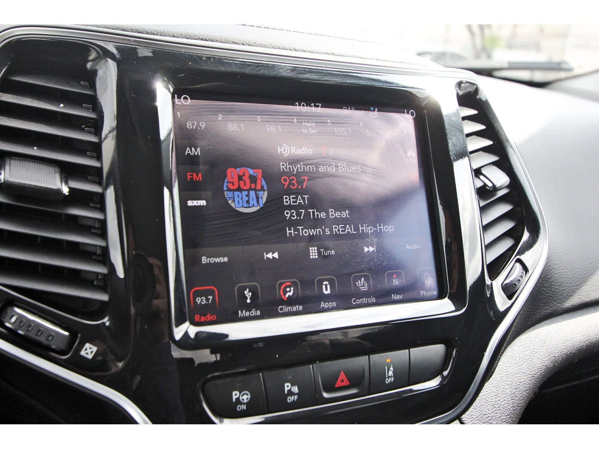 Used 2019 Jeep Cherokee Limited w/ Luxury Group image 23