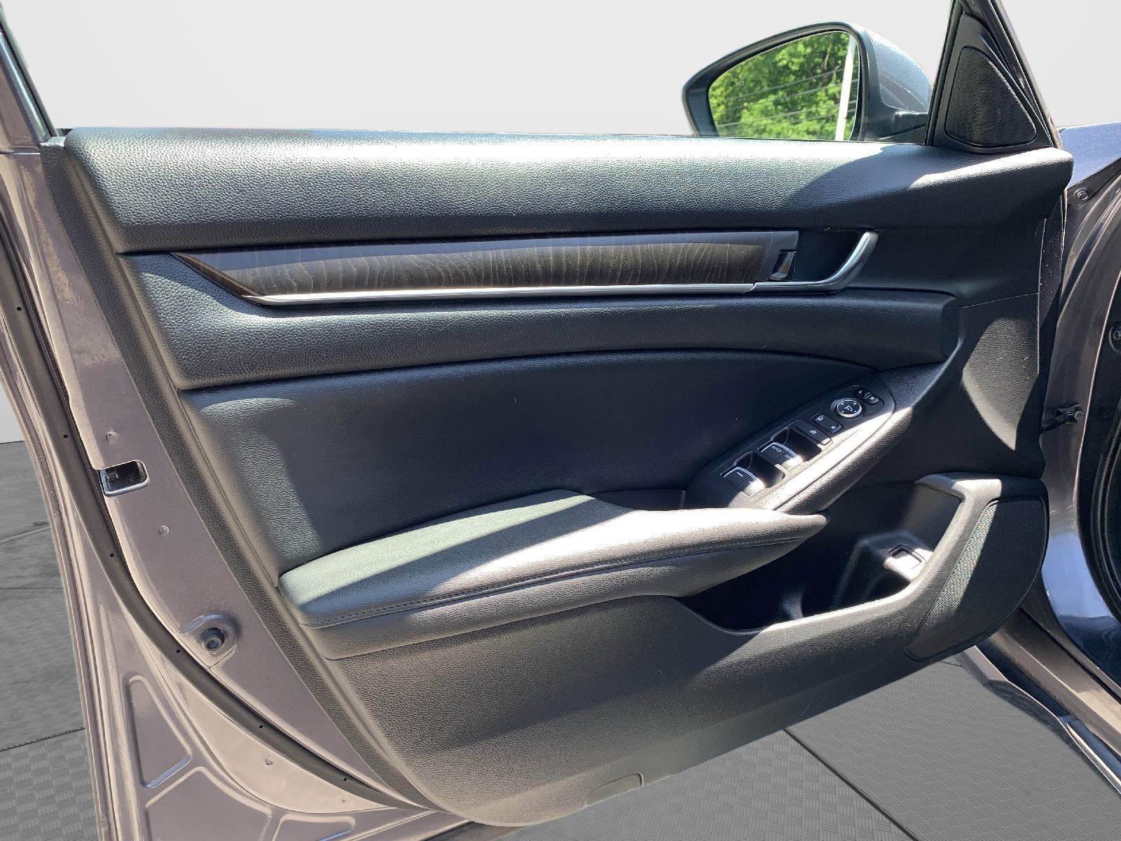 Used 2019 Honda Accord EX image 11