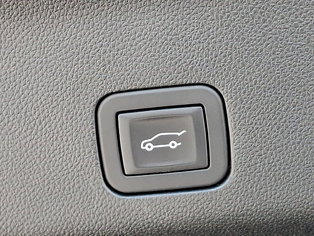 Used 2025 Chevrolet Tahoe Z71 AWD/4WD image 29