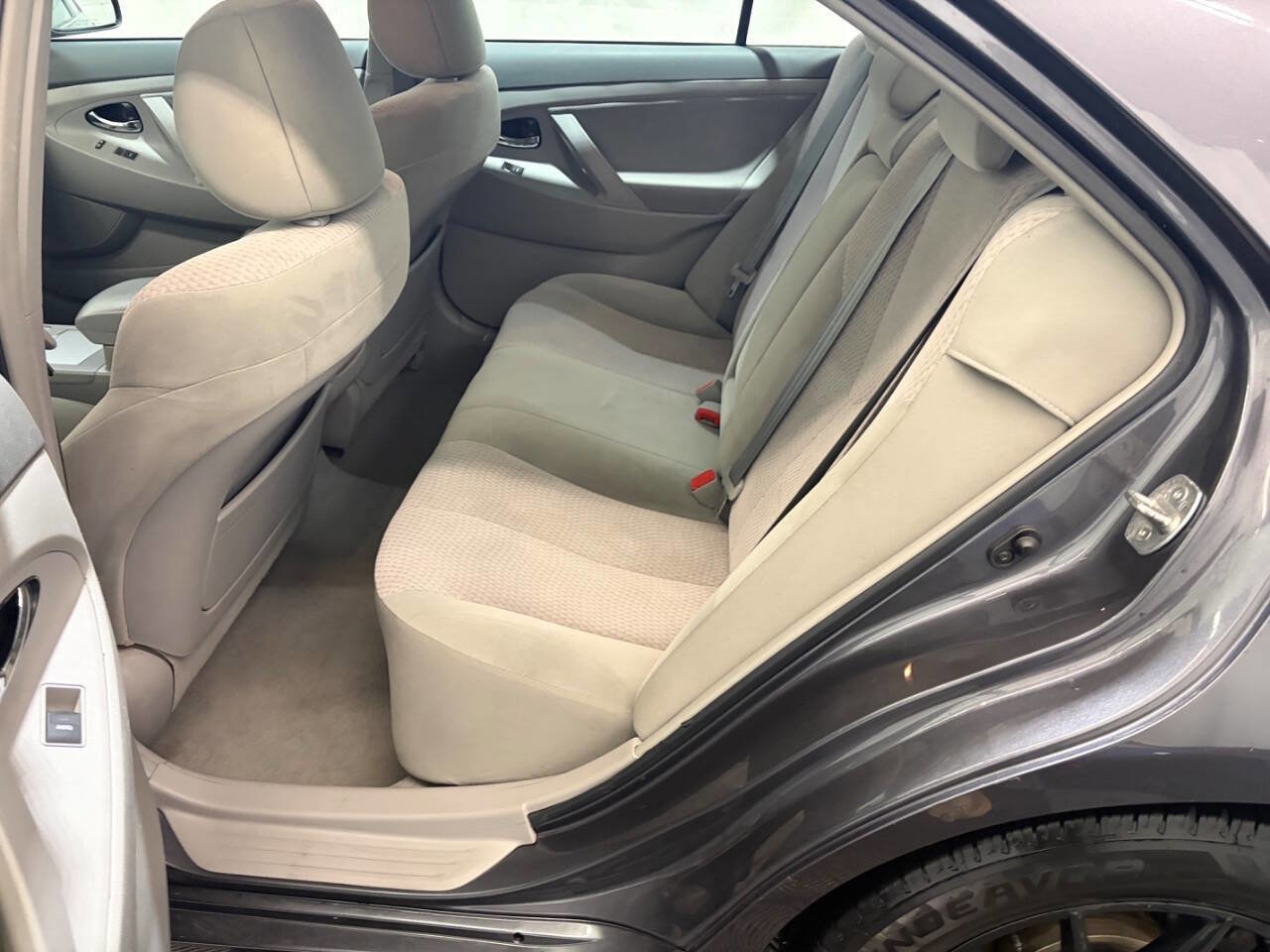 Used 2011 Toyota Camry LE image 18