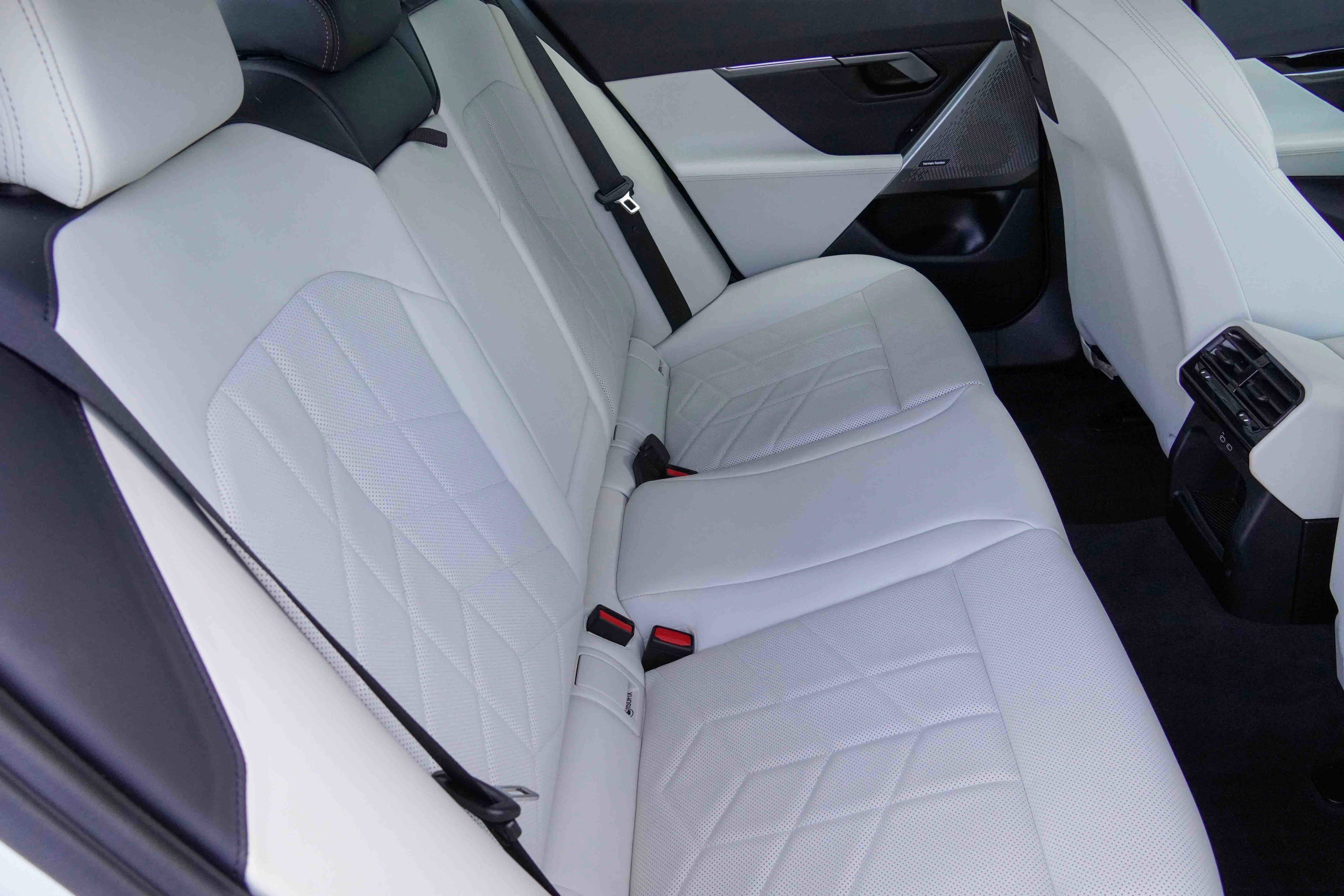 Certified 2025 BMW 530i xDrive image 36