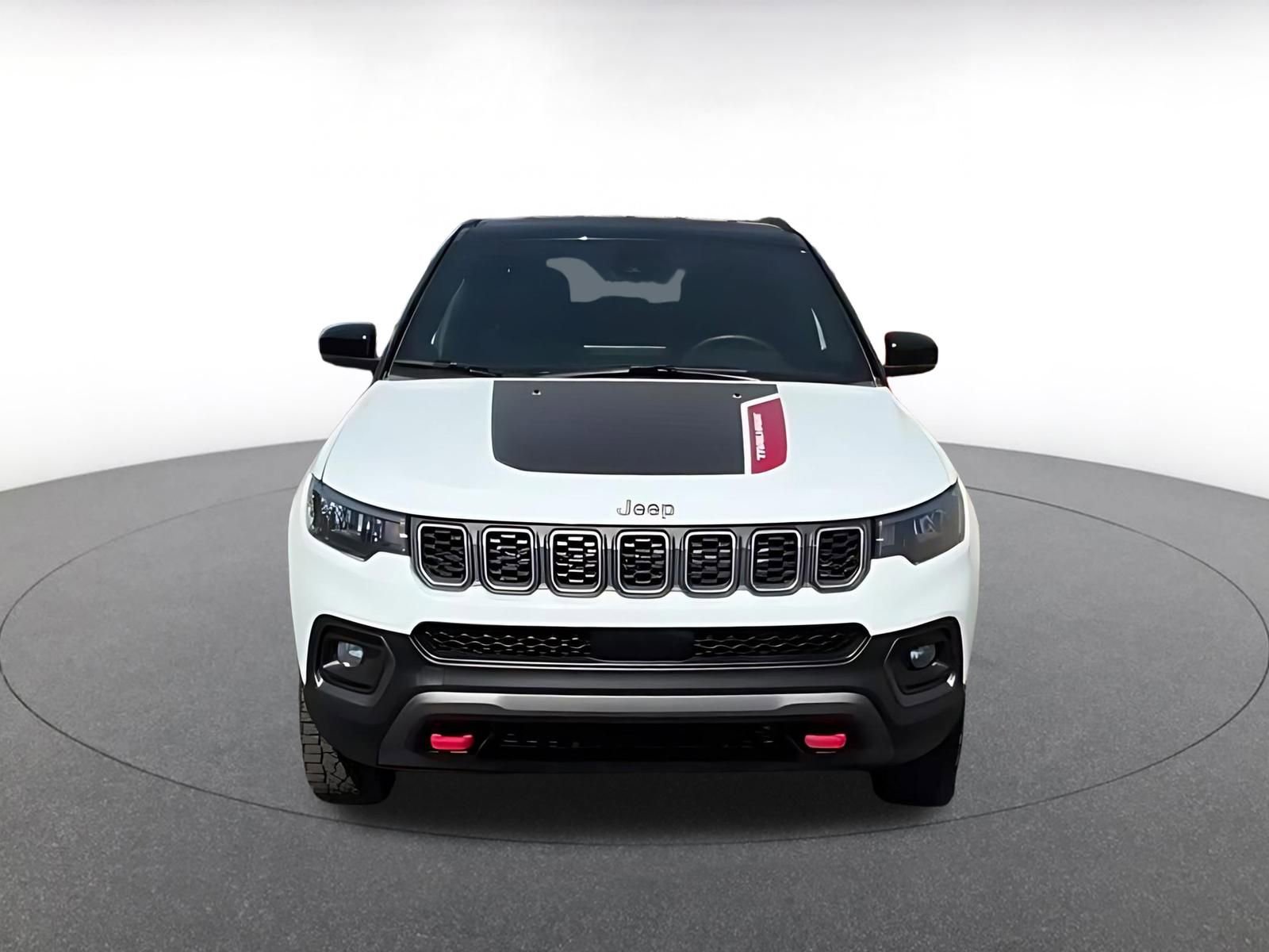 Used 2025 Jeep Compass Trailhawk AWD/4WD image 4