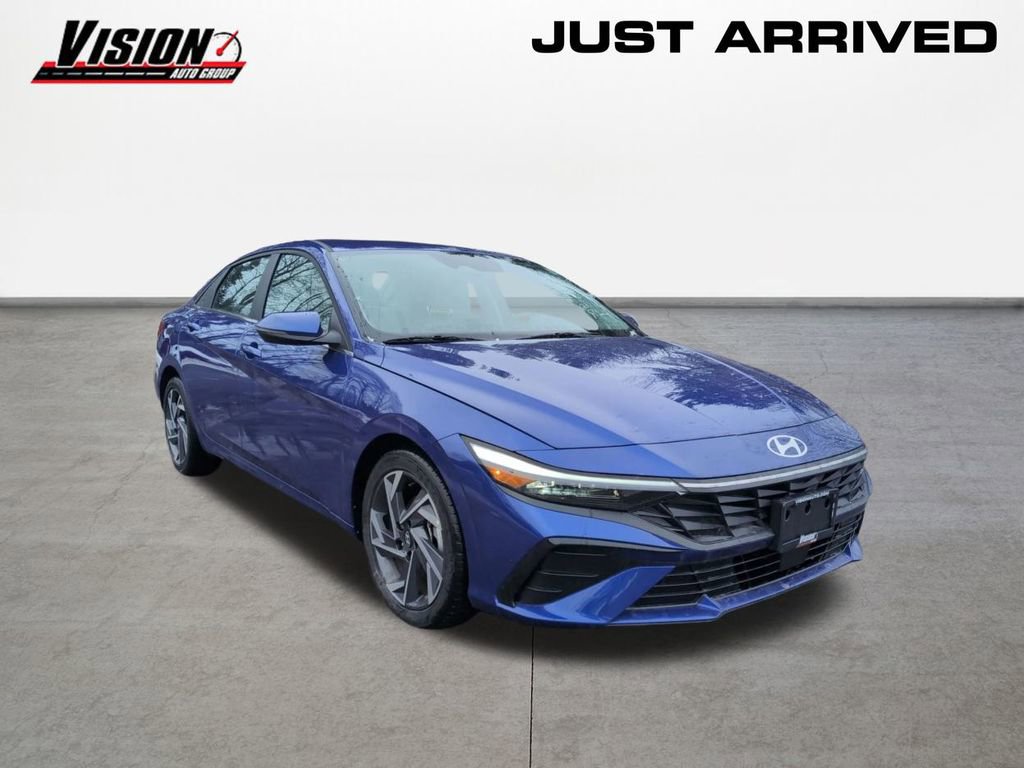 Used 2025 Hyundai Elantra Limited image 3