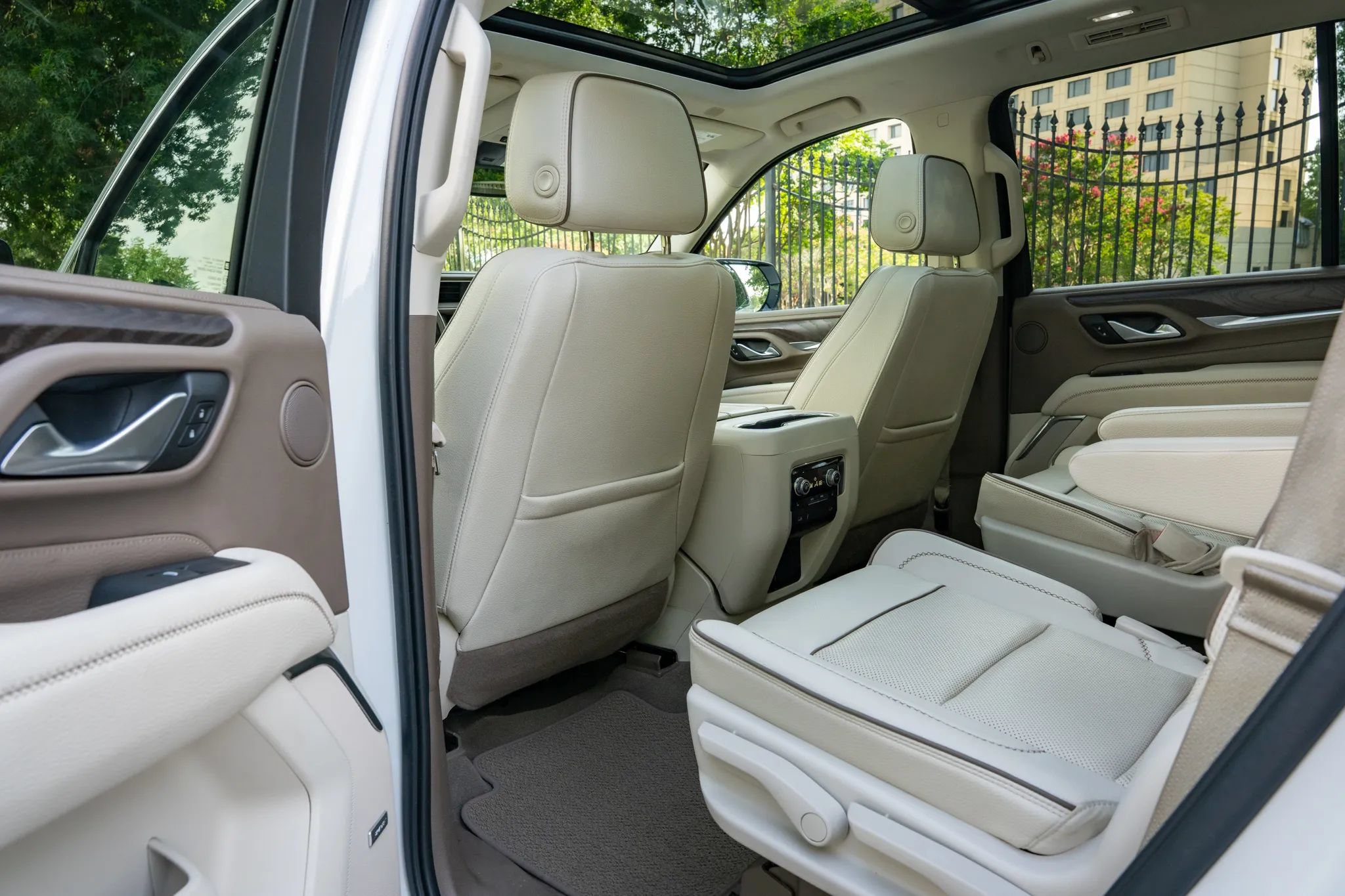 Used 2022 GMC Yukon Denali AWD/4WD image 13