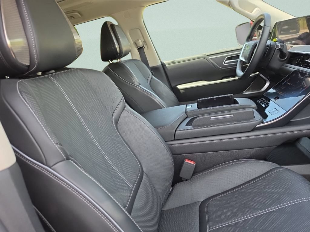 Used 2025 INFINITI QX80 Sensory AWD/4WD image 28