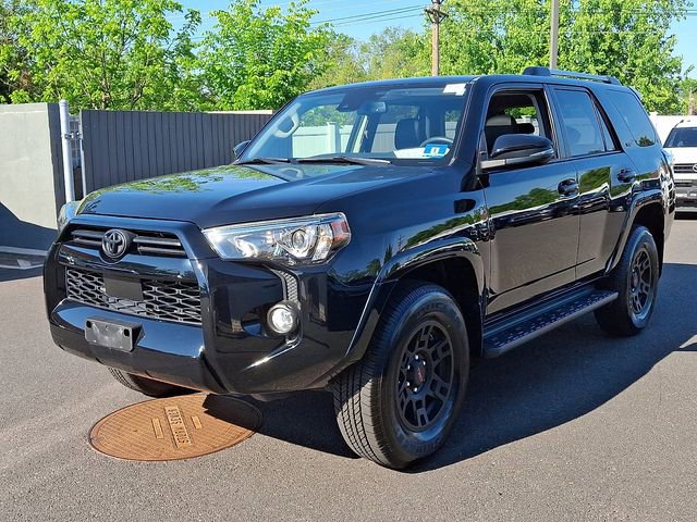 Used 2020 Toyota 4Runner SR5 Premium w/ Moonroof Package AWD/4WD image 3