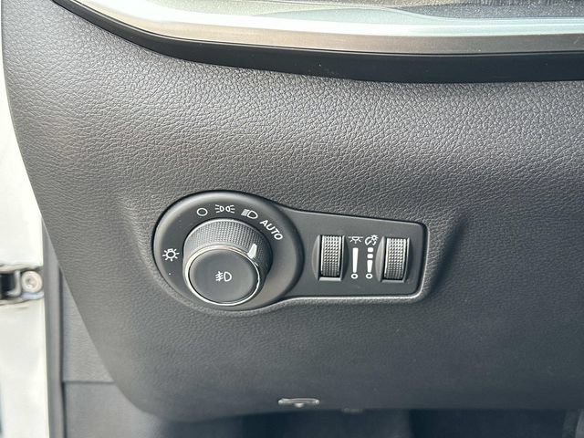 Used 2024 Jeep Compass Latitude w/ Sun and Sound Group AWD/4WD image 25