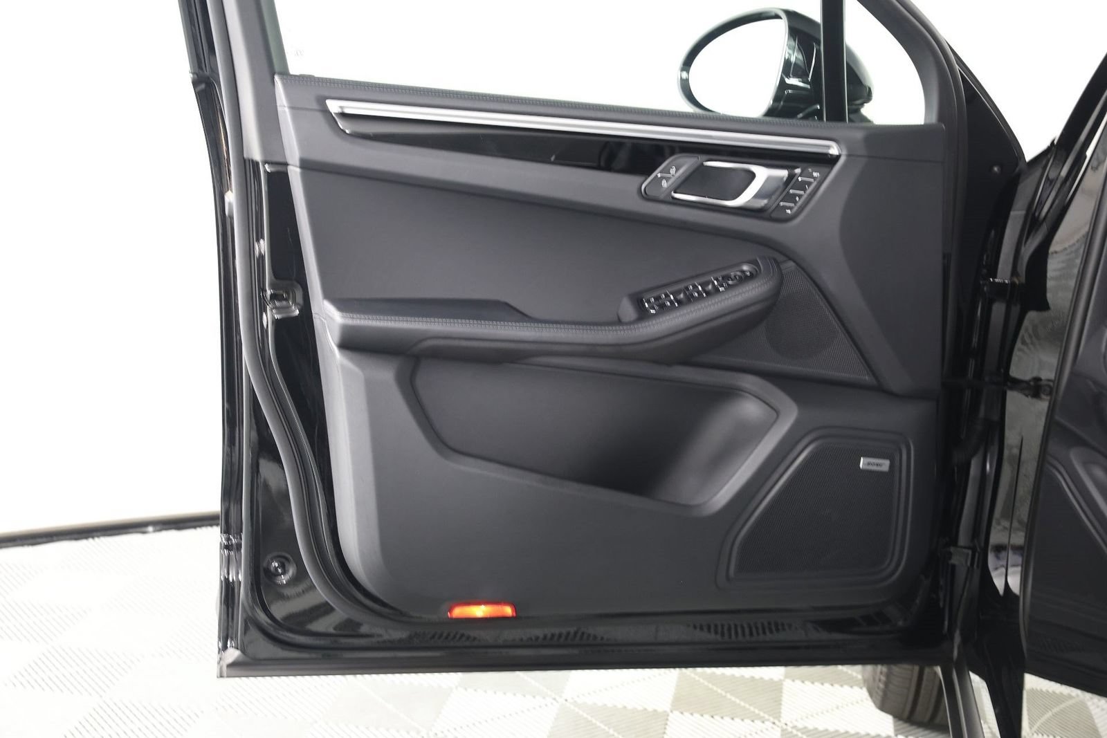 Certified 2023 Porsche Macan S AWD/4WD image 20