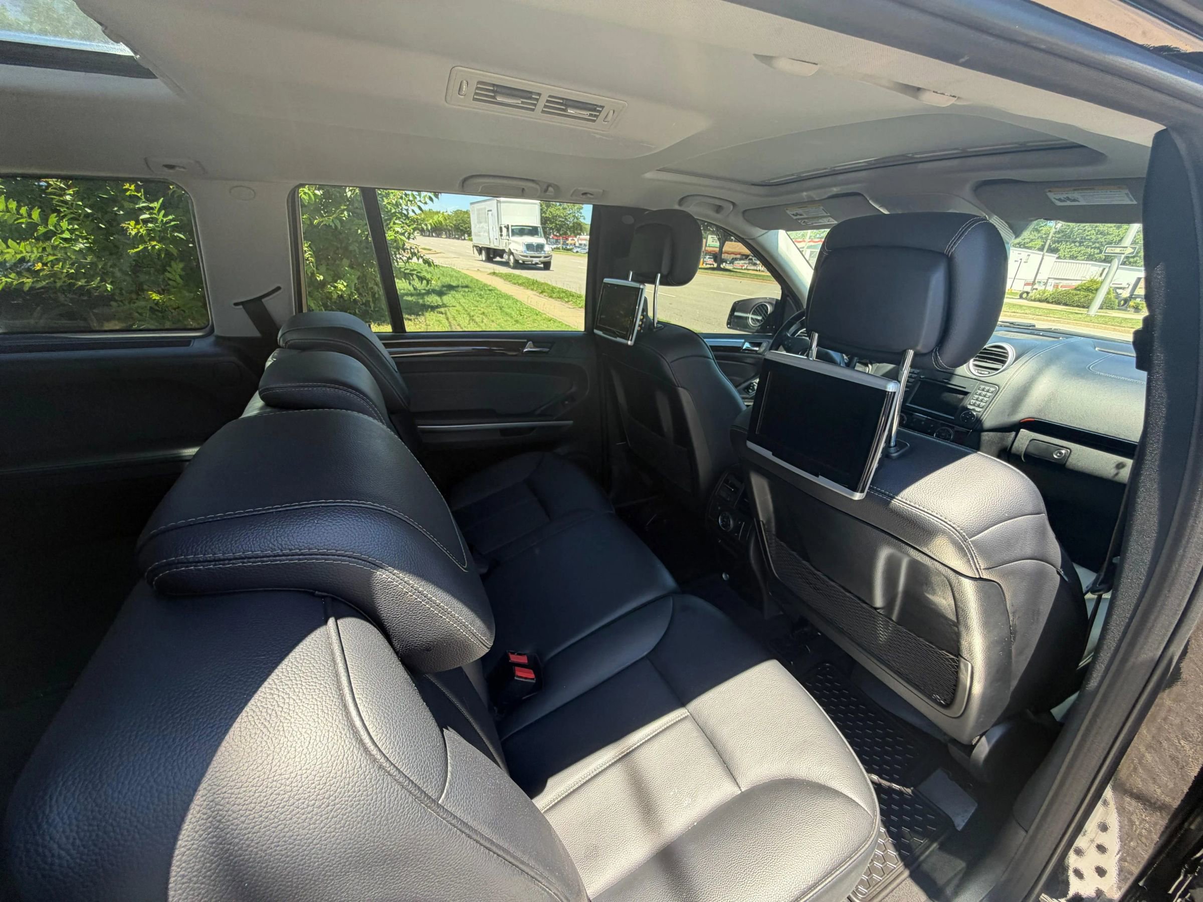 Used 2012 Mercedes-Benz GL 450 4MATIC image 24