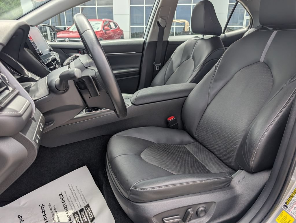 Used 2023 Toyota Camry XSE FWD image 13