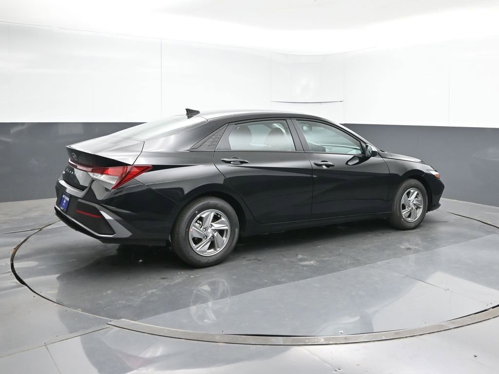 New 2026 Hyundai Elantra SE FWD image 5