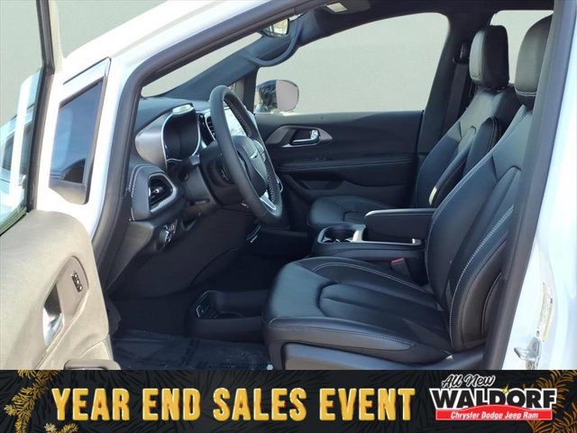 New 2026 Chrysler Pacifica Select image 9