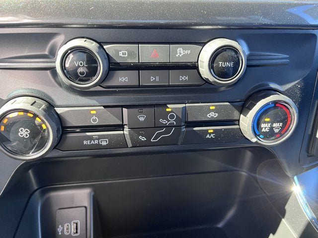 New 2025 Ford F350 XLT w/ FX4 Off-Road Package AWD/4WD image 13