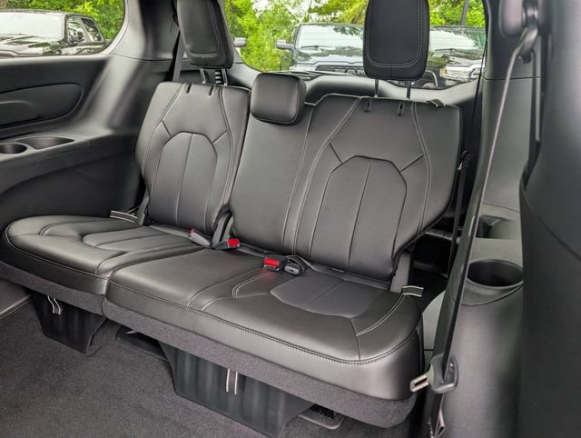 New 2027 Chrysler Pacifica Select FWD image 24