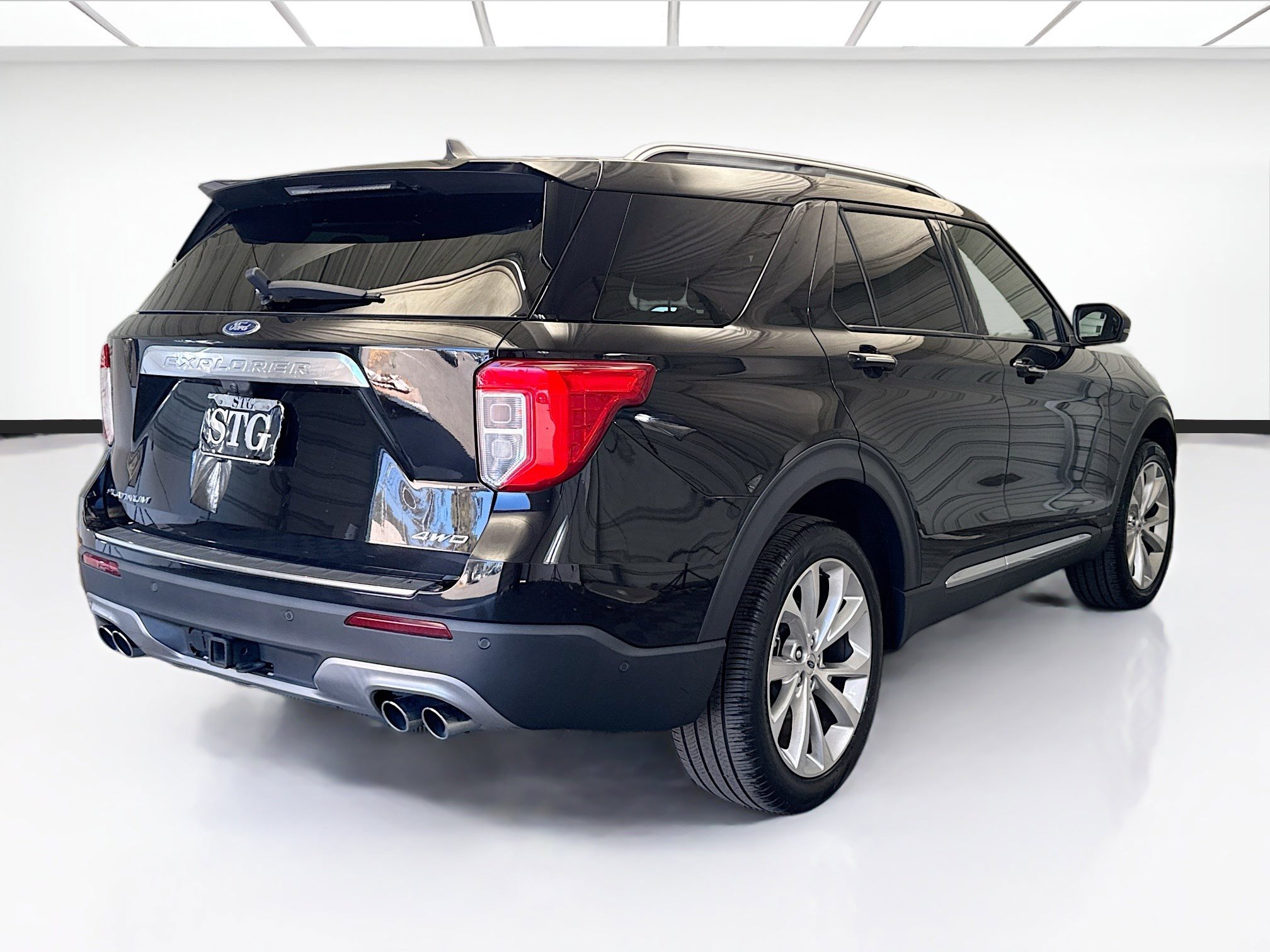 Used 2022 Ford Explorer Platinum w/ Equipment Group 601A image 4