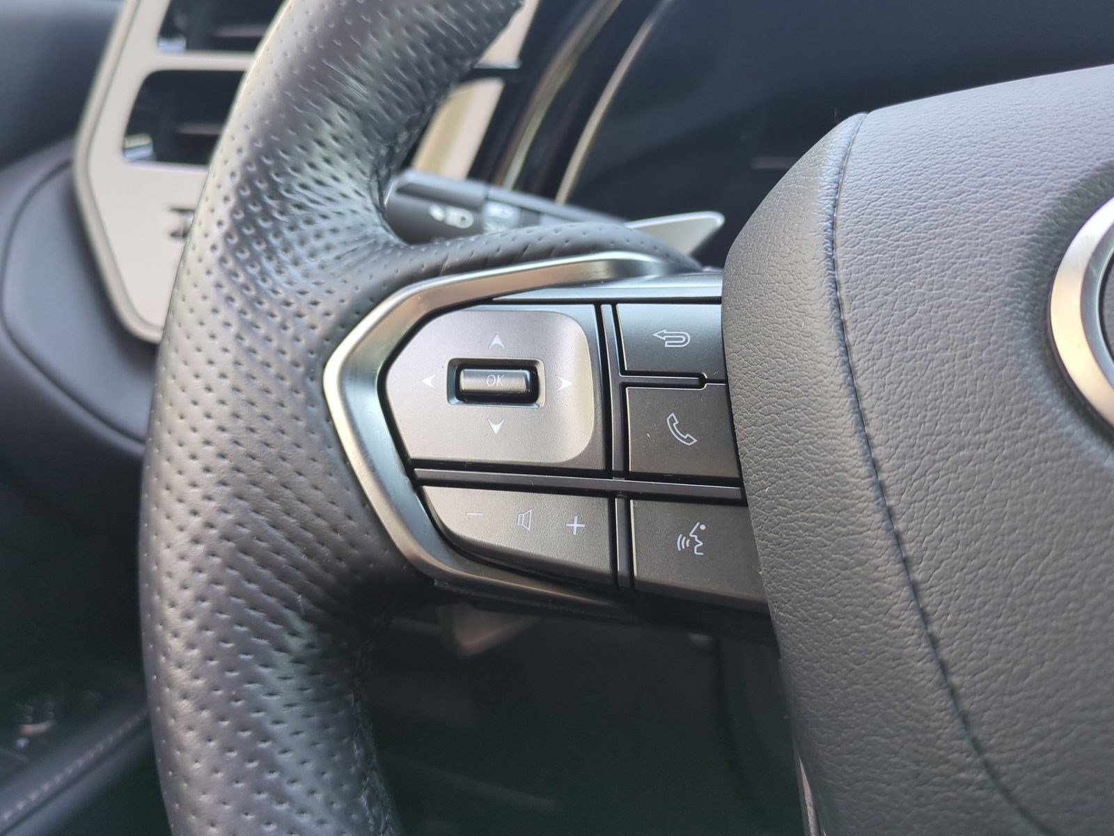 Used 2025 Lexus TX 500h AWD w/ Technology Package image 19