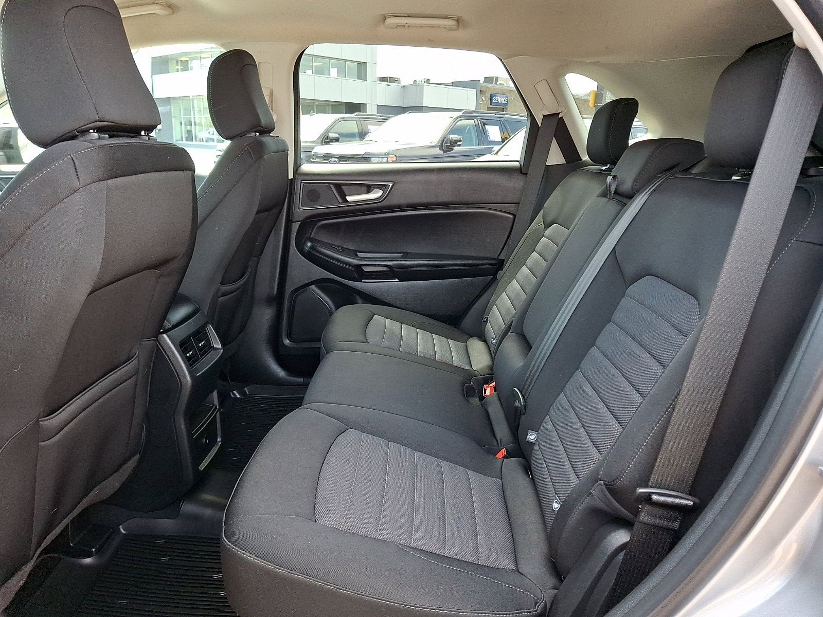 Used 2024 Ford Edge SE w/ Black Appearance Package image 10