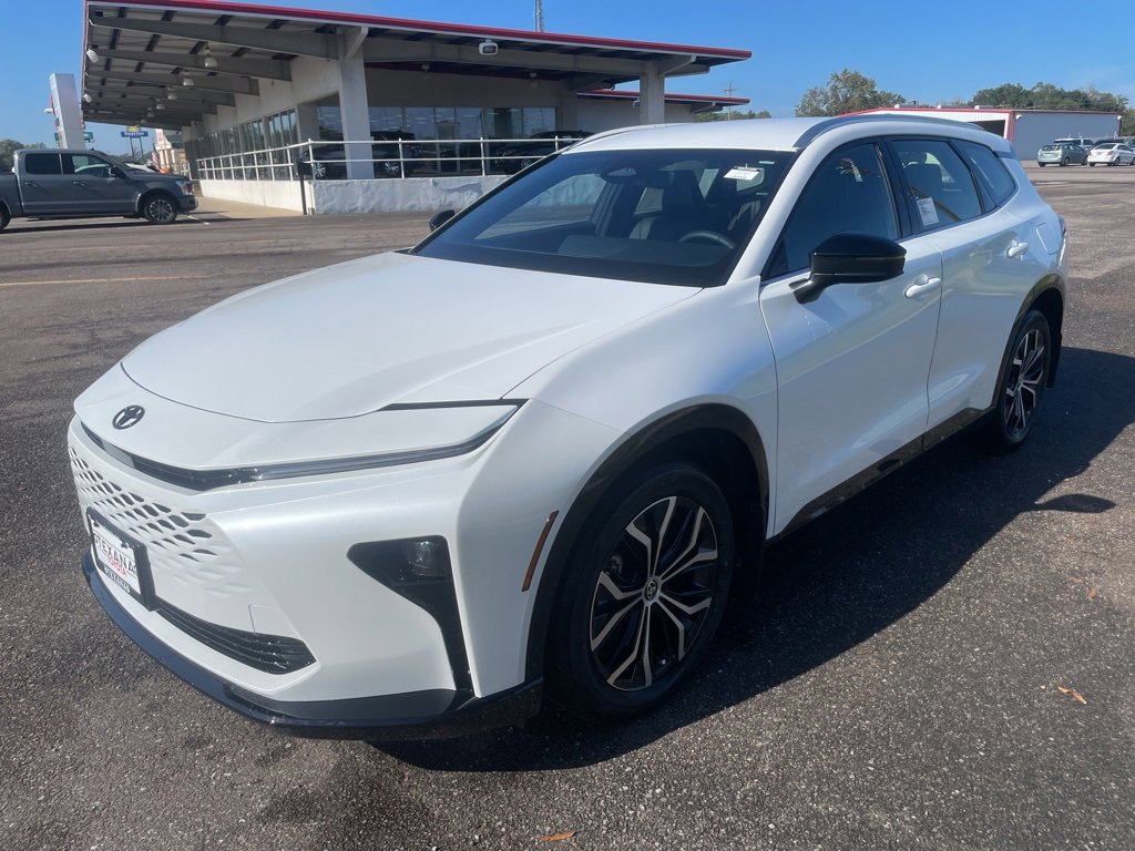 New 2025 Toyota Crown Signia image 3