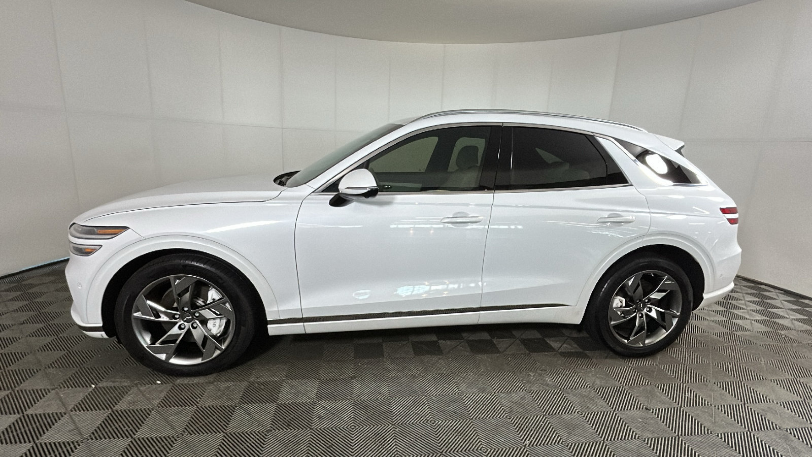 Used 2025 Genesis Electrified GV70 w/ Prestige Package AWD/4WD image 7