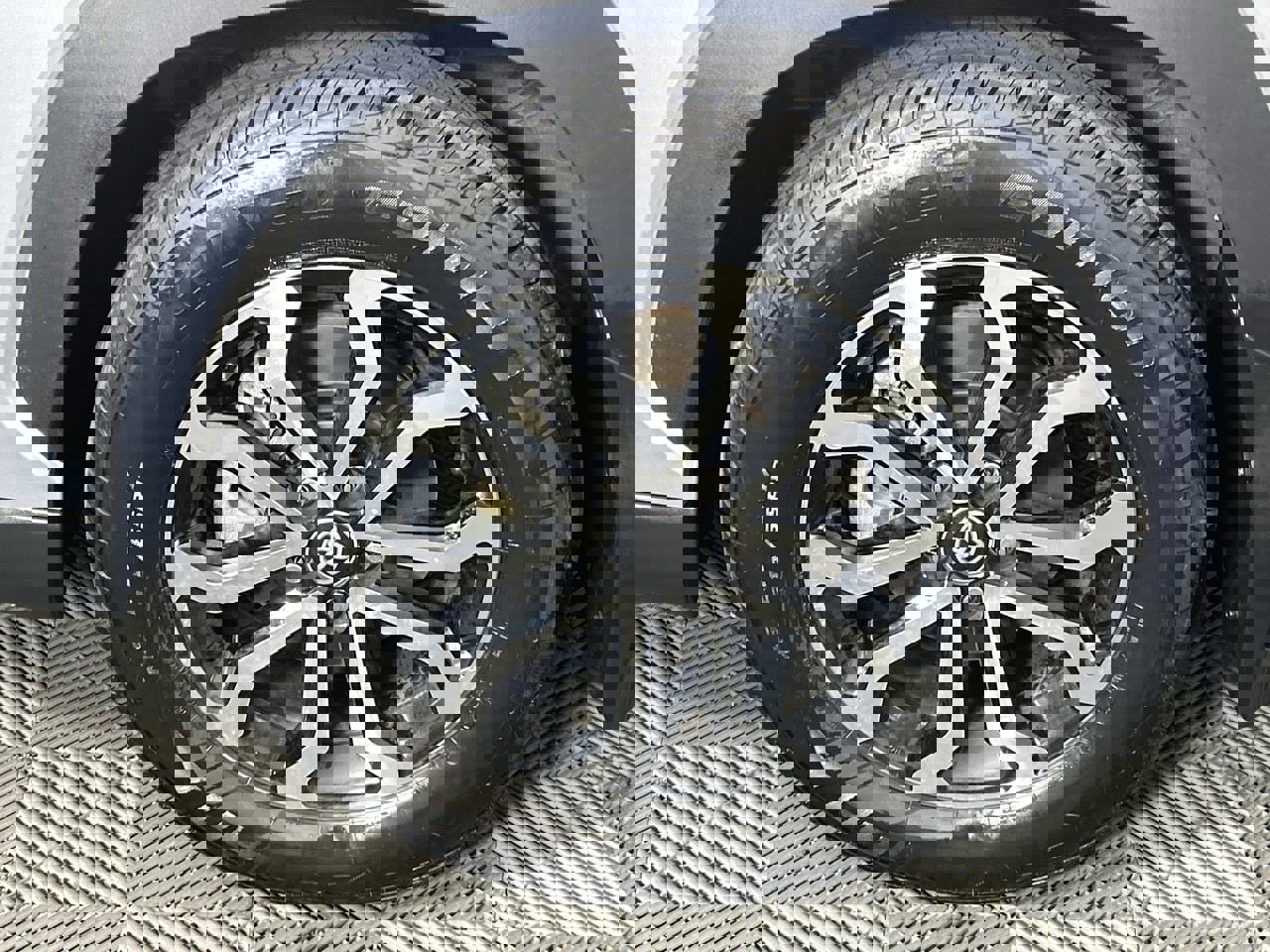 Used 2024 Toyota Corolla Cross SE w/ Moonroof Package image 9