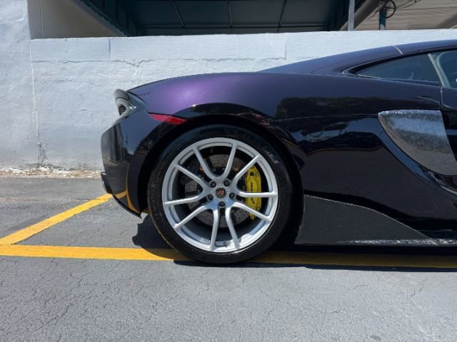 Used 2018 McLaren 570S RWD image 18