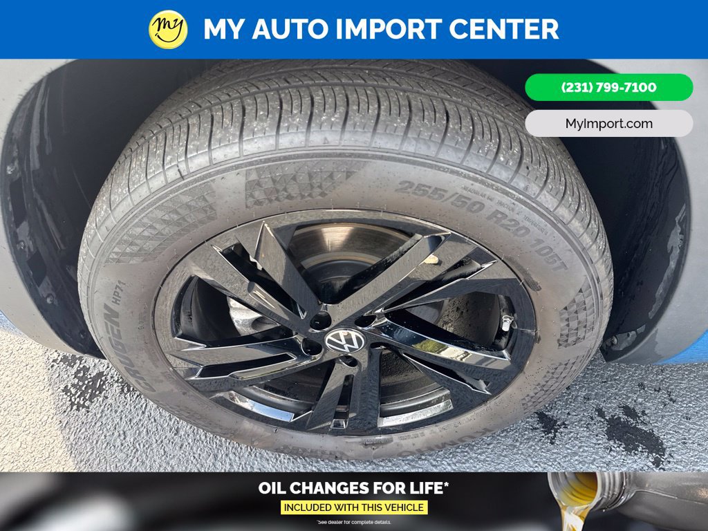 Used 2025 Volkswagen Atlas Cross Sport SEL R-Line AWD/4WD image 9