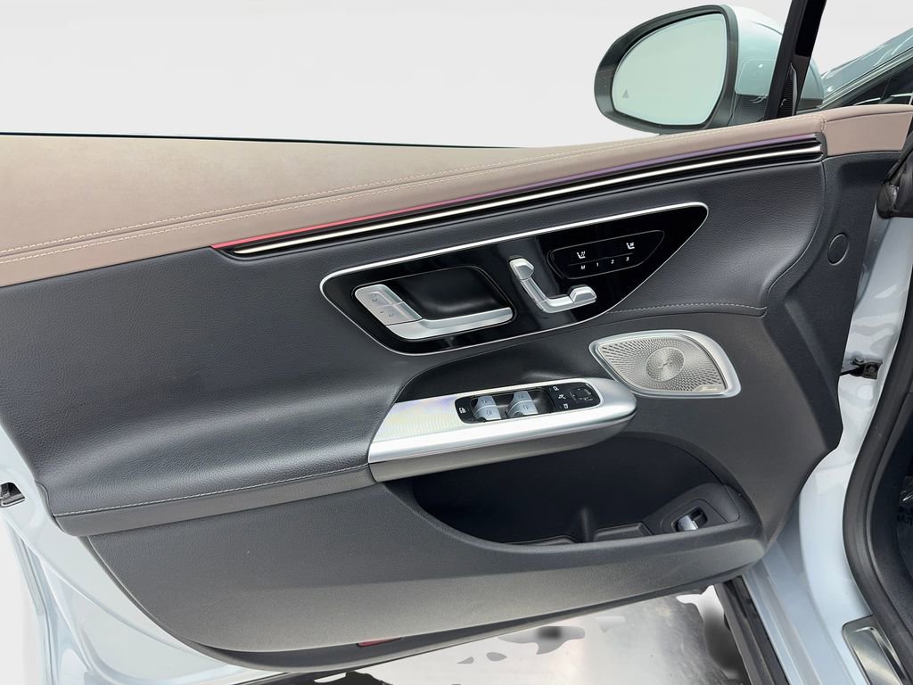 Used 2023 Mercedes-Benz EQE 500 4MATIC Sedan w/ Pinnacle Trim Package image 39