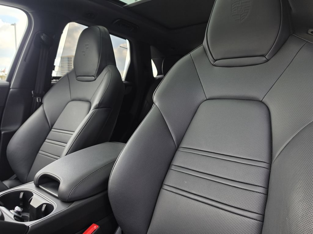 Certified 2026 Porsche Cayenne E-Hybrid AWD/4WD image 5