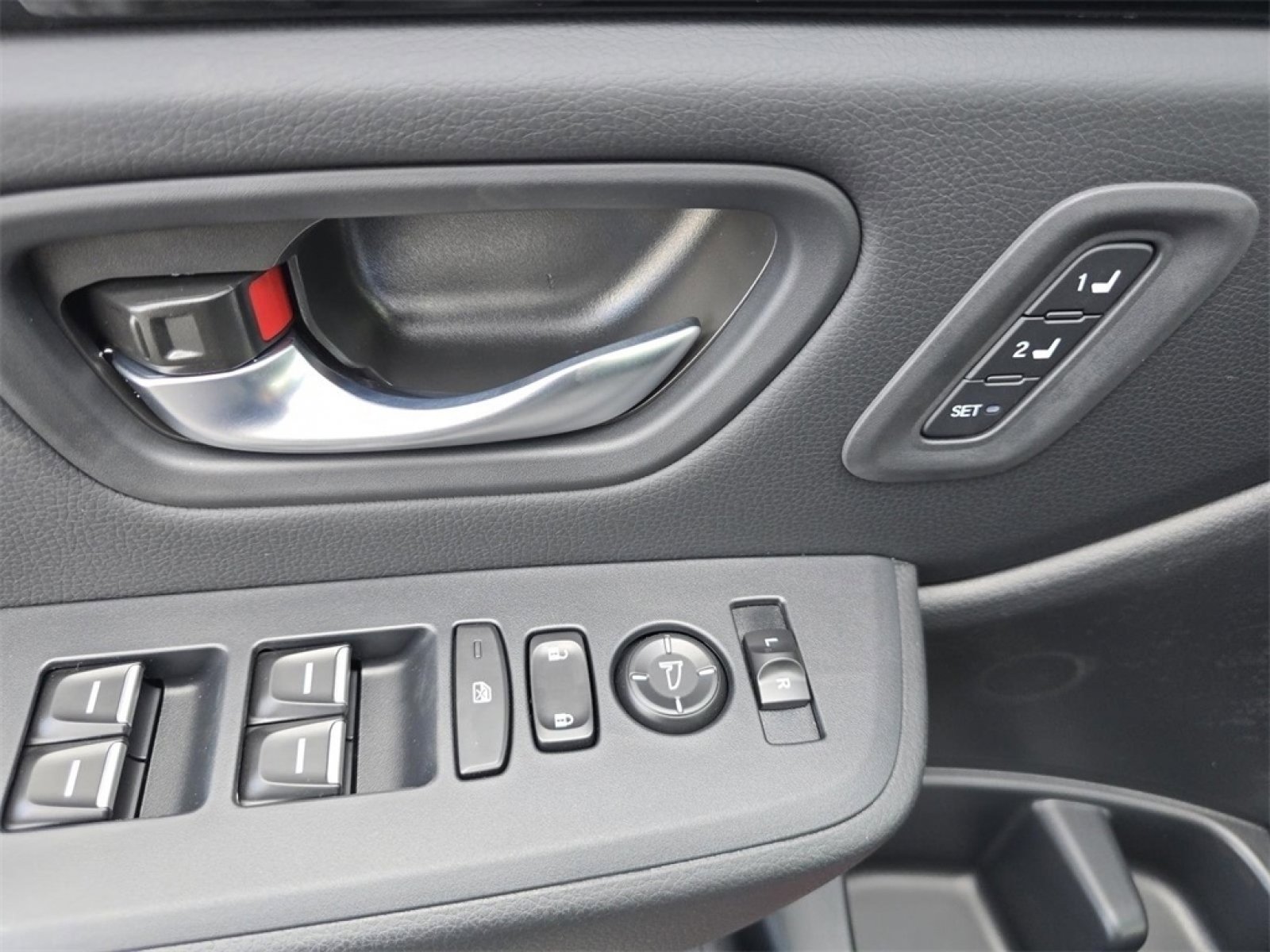 New 2025 Honda Pilot Touring image 31