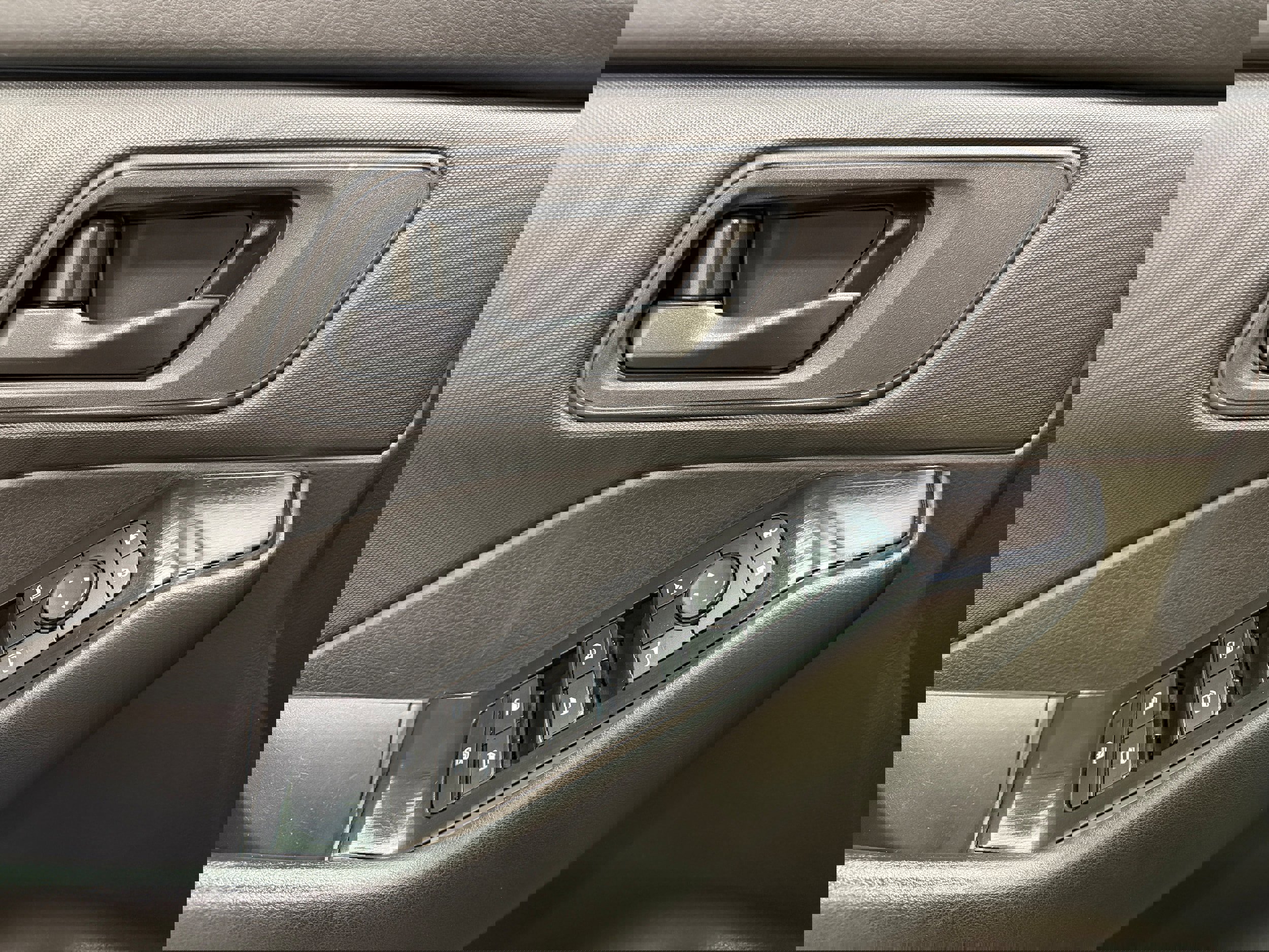 Used 2024 Nissan Rogue S image 12