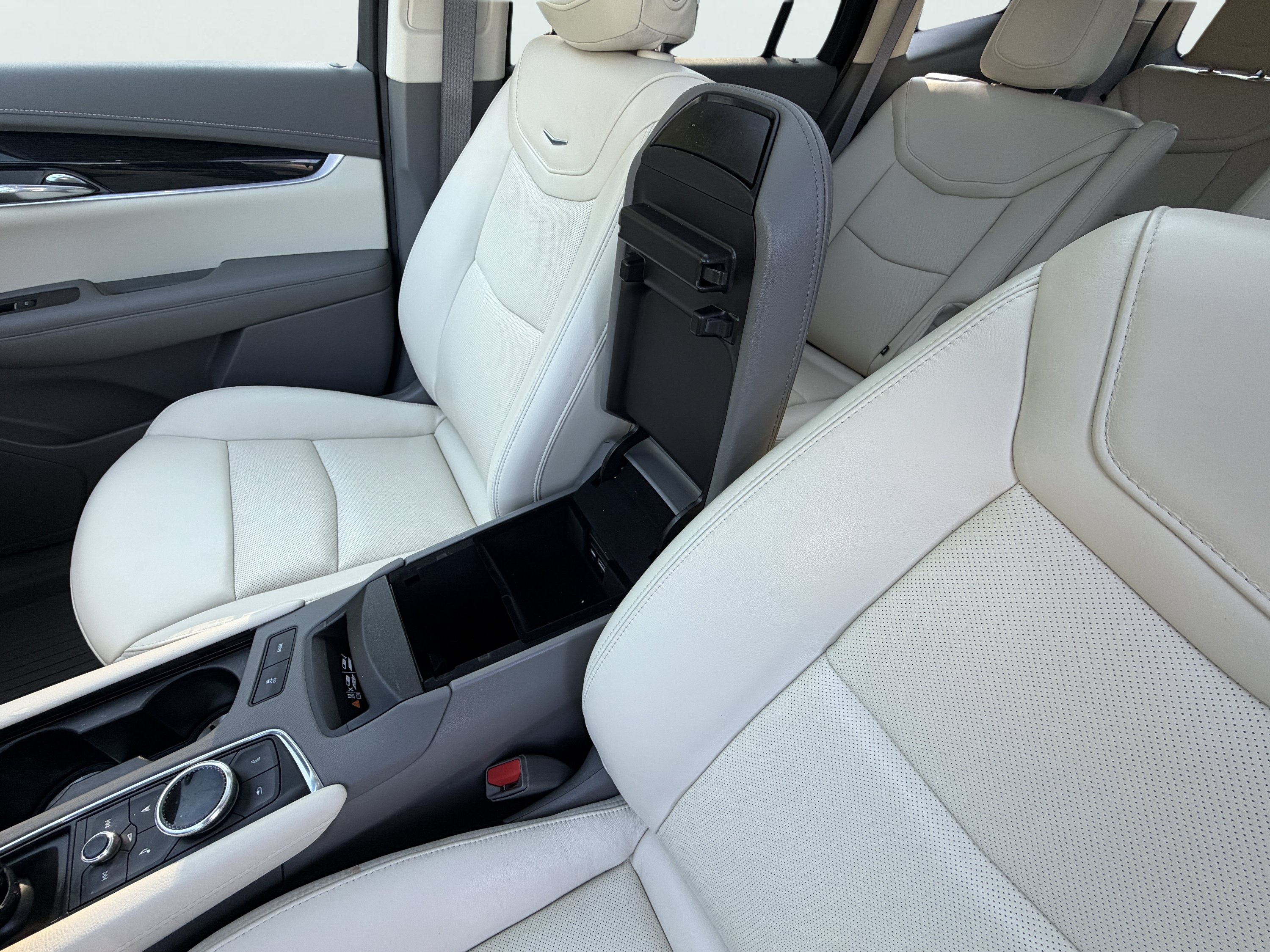 Used 2024 Cadillac XT6 Premium Luxury w/ LPO, Floor Liner Package AWD/4WD image 36
