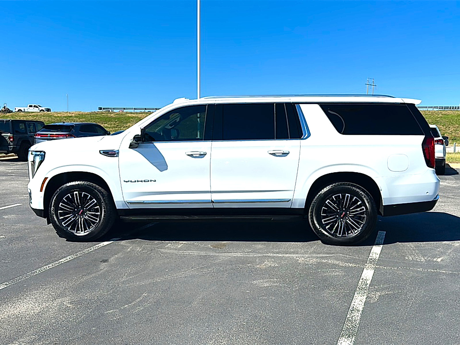 Used 2025 GMC Yukon XL Elevation image 5