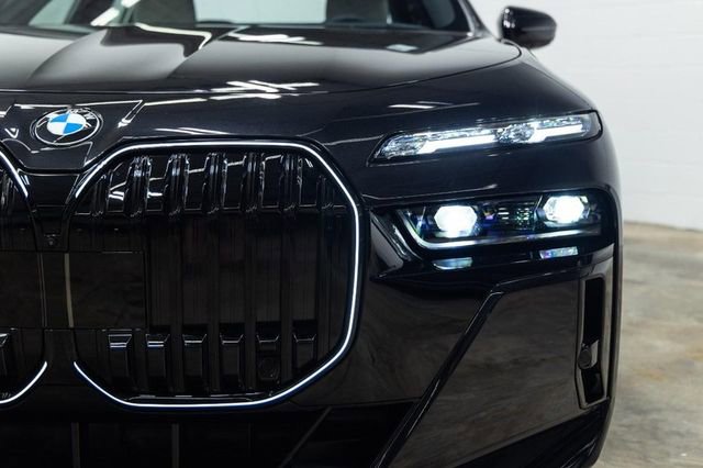 Used 2025 BMW 760i xDrive w/ Executive Package image 10