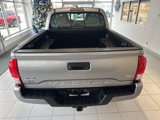 Used 2017 Toyota Tacoma SR image 5