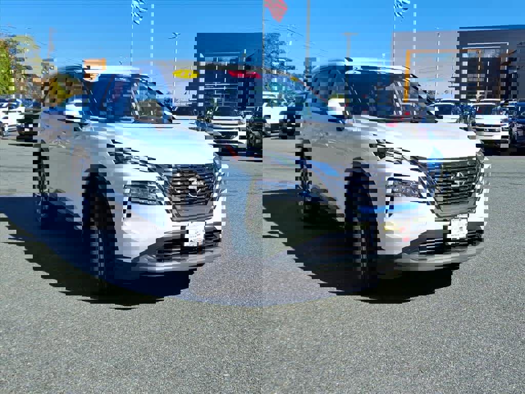 Certified 2023 Nissan Rogue SV image 3