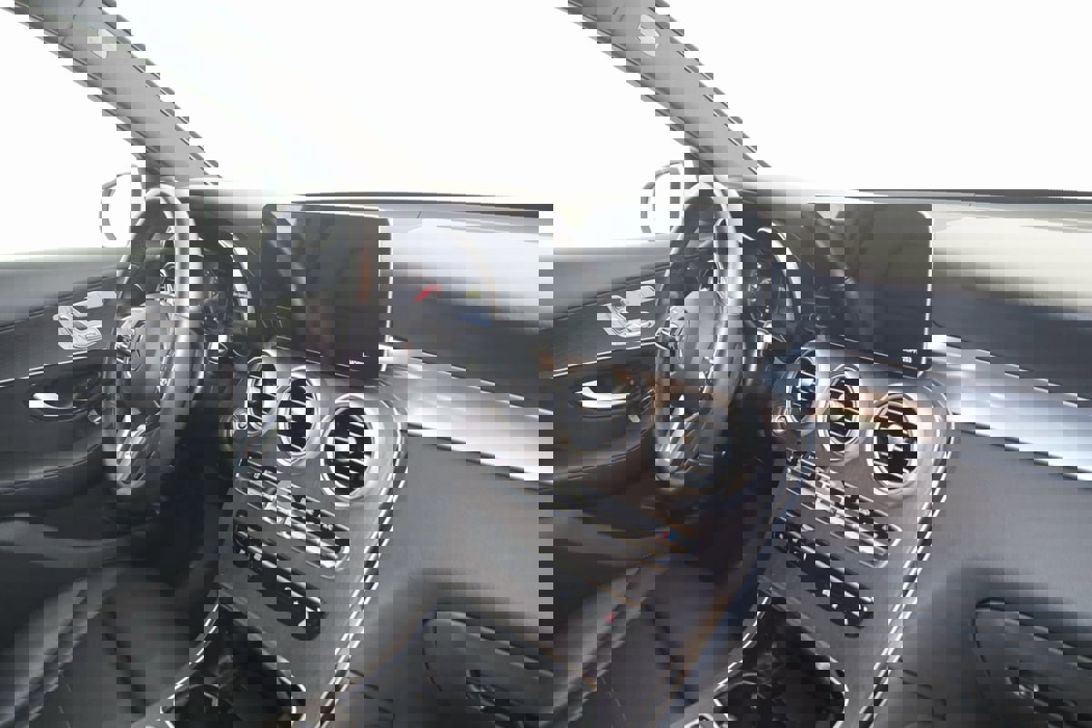 Used 2022 Mercedes-Benz GLC 300 4MATIC w/ Driver Assistance Package image 55