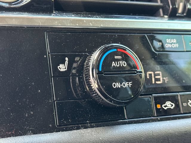 Used 2023 Nissan Pathfinder SL w/ Lighting Package (N92) FWD image 24