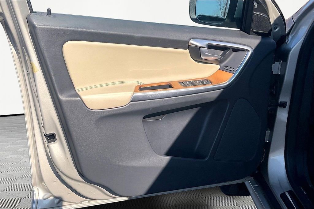 Used 2017 Volvo XC60 T5 Inscription w/ Advanced Package image 22