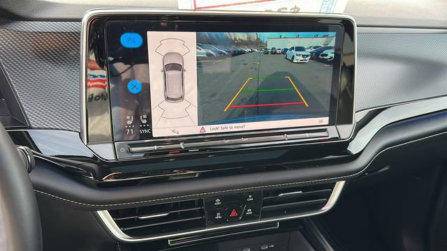 Used 2024 Volkswagen Atlas Cross Sport SEL R-Line image 17