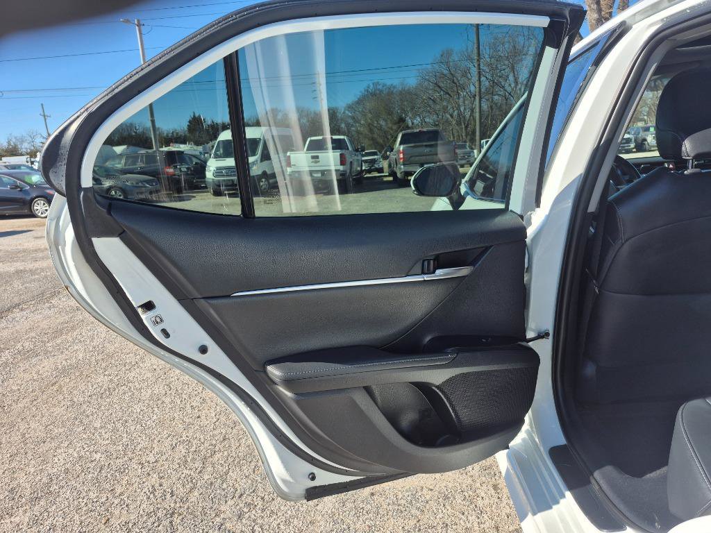 Used 2019 Toyota Camry XSE image 18