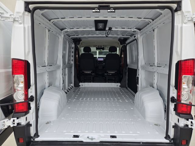 Used 2025 RAM ProMaster 2500 w/ Premium Convenience Group image 32