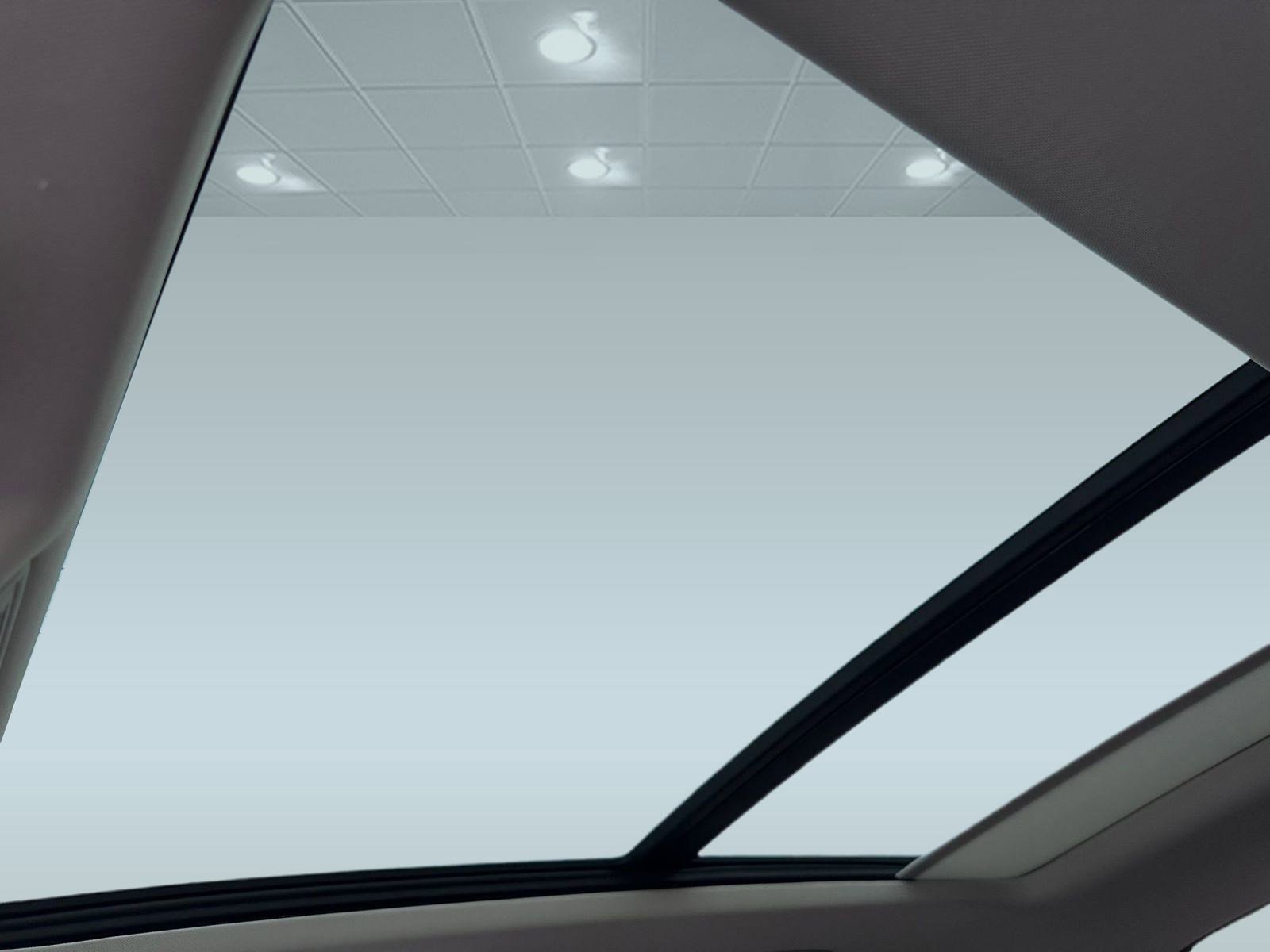 New 2026 Volkswagen Taos SE image 13