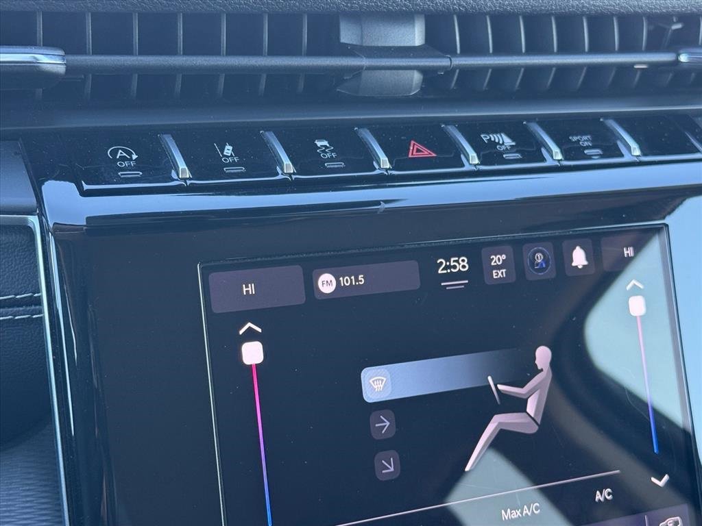 Used 2024 Jeep Grand Cherokee Laredo image 24