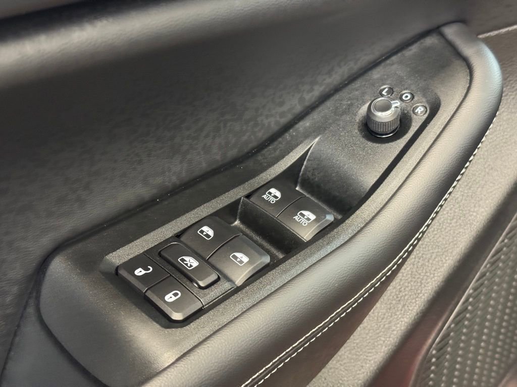 Used 2025 Jeep Grand Cherokee Laredo X w/ Luxury Tech Group I image 9